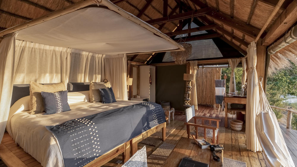 Sindabezi Island Lodge