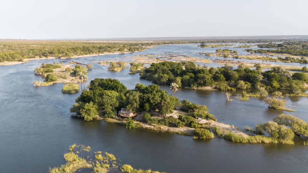 Sindabezi Island Lodge