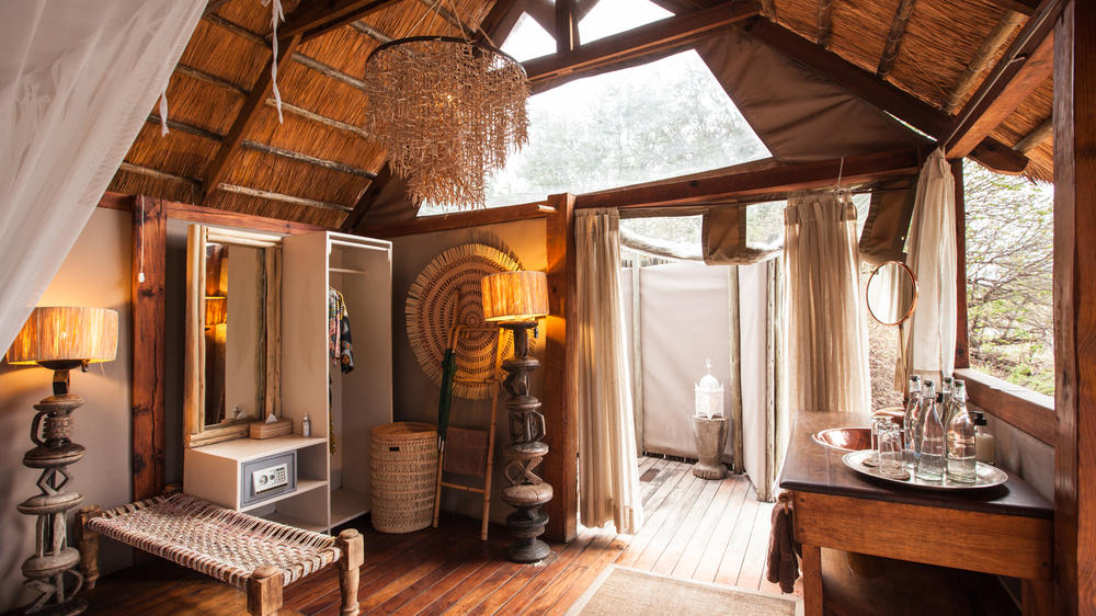 Sindabezi Island Lodge