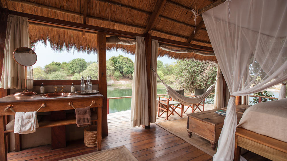 Sindabezi Island Lodge