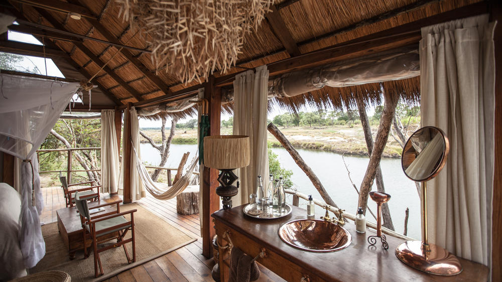 Sindabezi Island Lodge