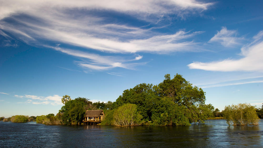 Sindabezi Island Lodge