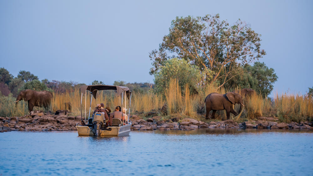 Sindabezi Island Lodge