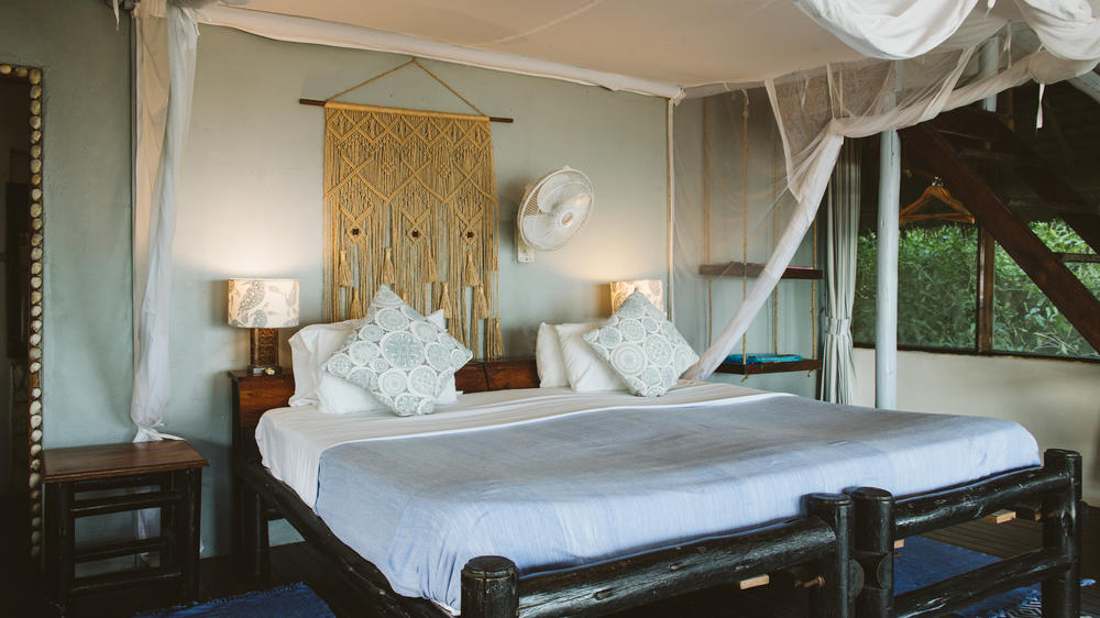 Lazy Lagoon Island Lodge