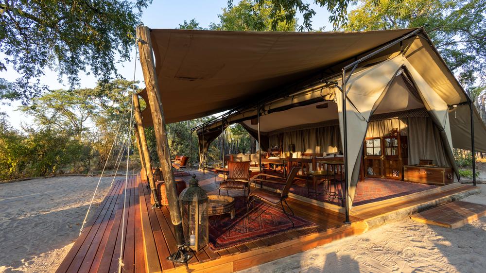 Selinda Explorers Camp