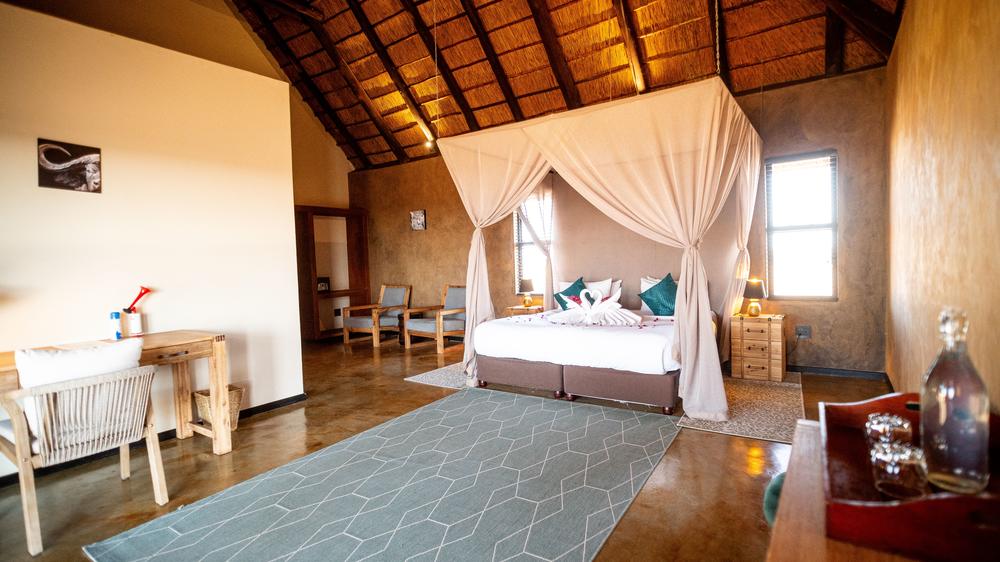 Botswana & Zimbabwe - 11-day Botswana & Zimbabwe Discoverer Safari - Group accommodated