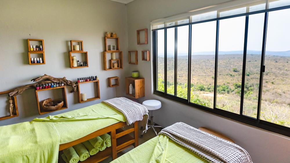 Rhino Ridge Safari Lodge