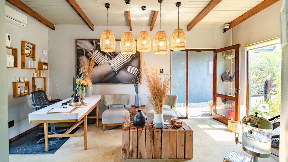 Rhino Ridge Safari Lodge