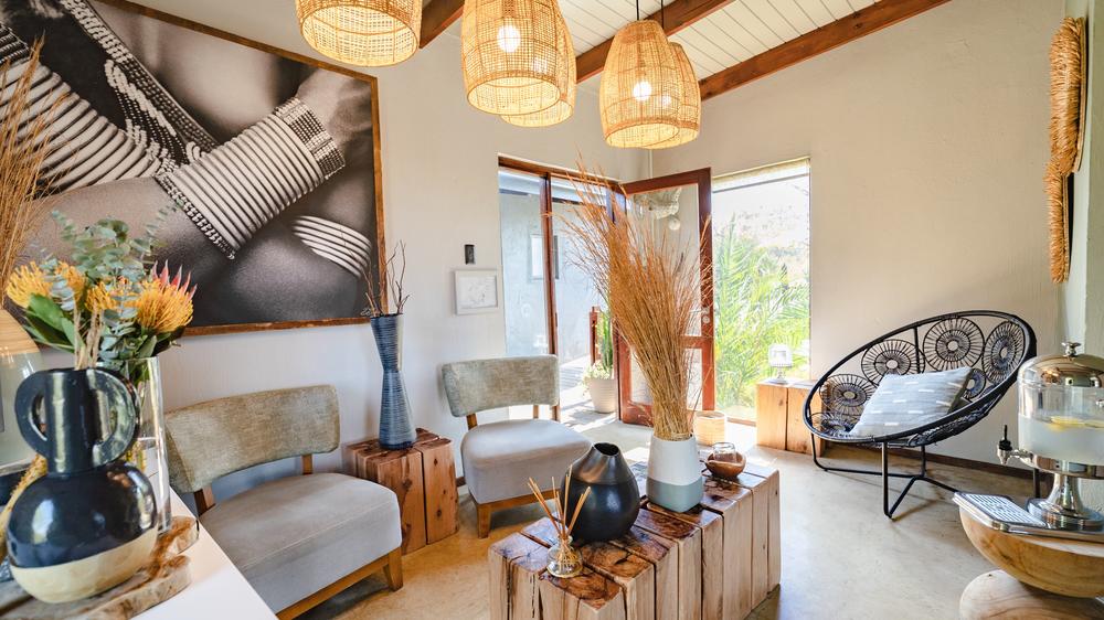 Rhino Ridge Safari Lodge