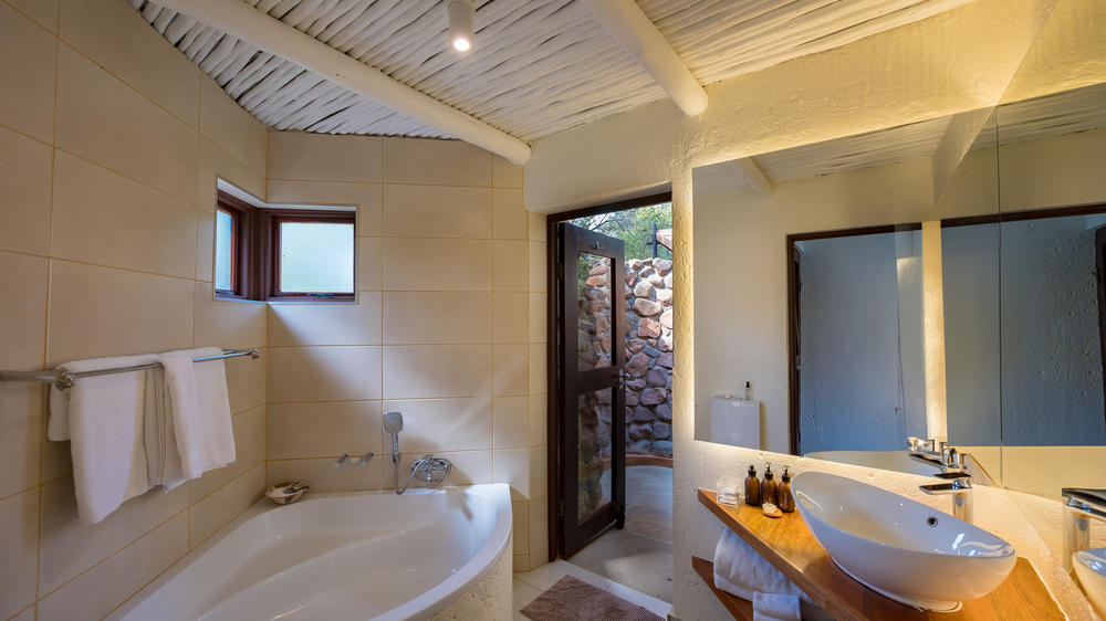 Tau Game Lodge