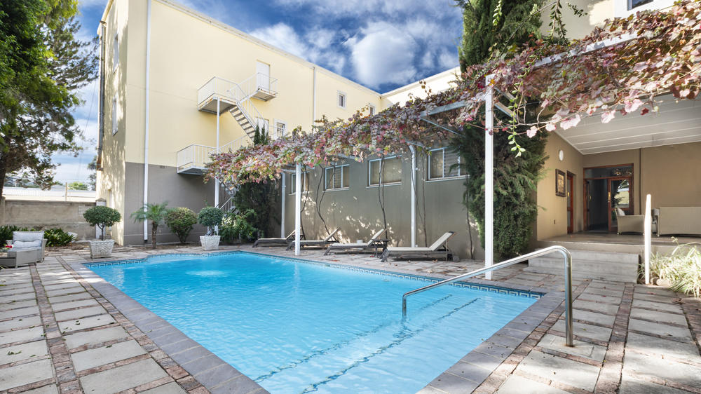 Queen's Hotel by BON Hotels