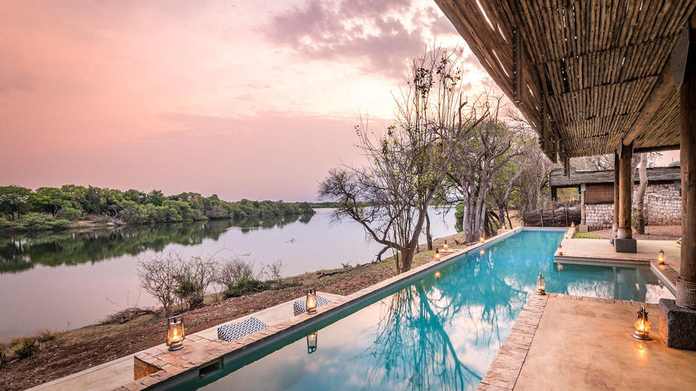 Zimbabwe - 4-day Victoria Falls Safari with Matetsi - Private accommodated