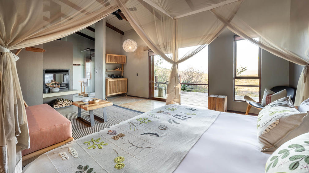 Rhino Ridge Safari Lodge