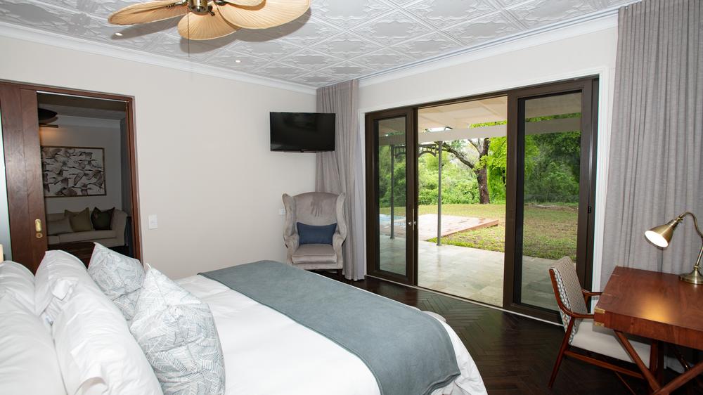 Zimbabwe - 3 days Victoria Falls with The Palm River Hotel - Private accommodated