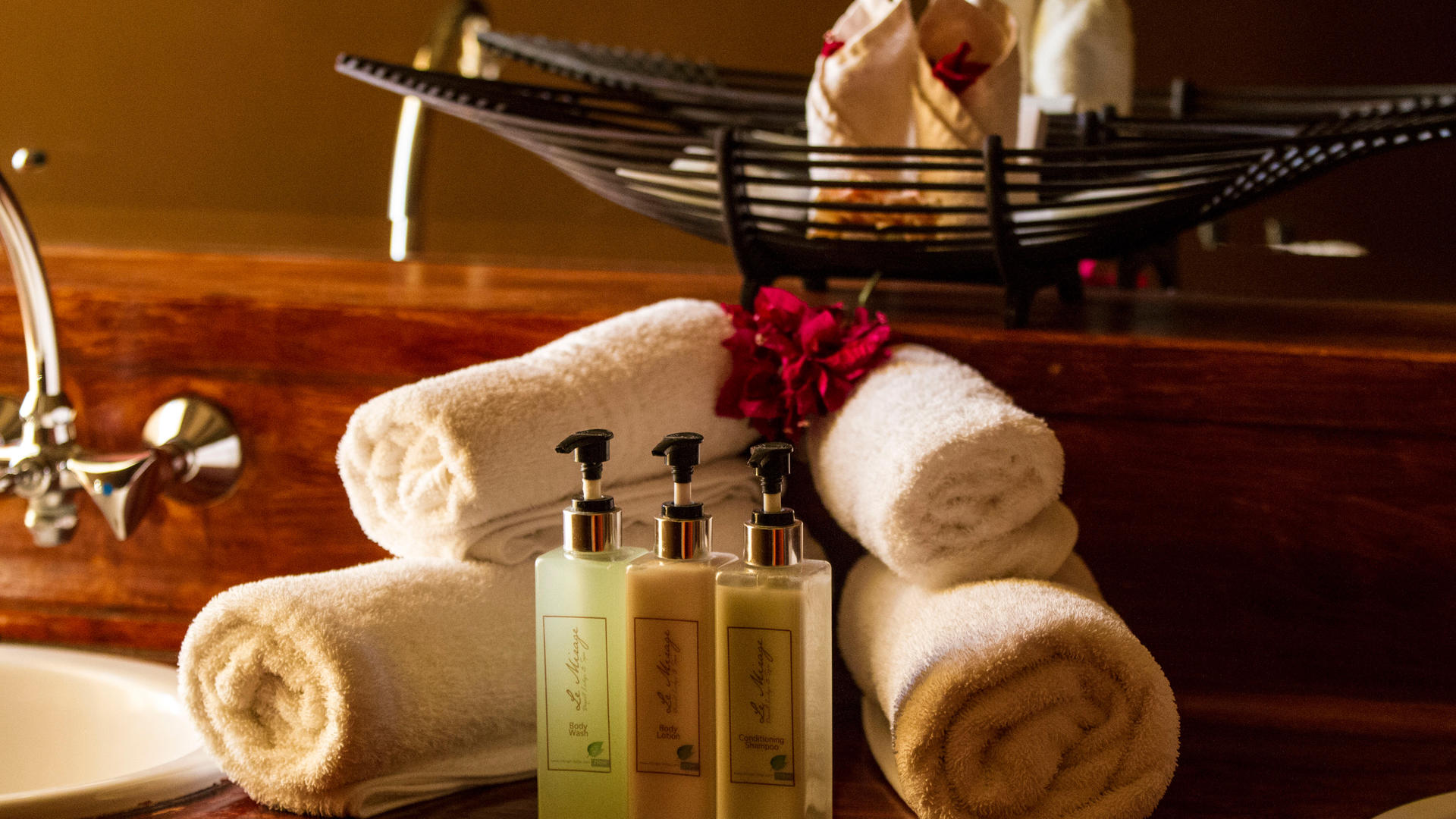Le Mirage — Camelthorn bathroom