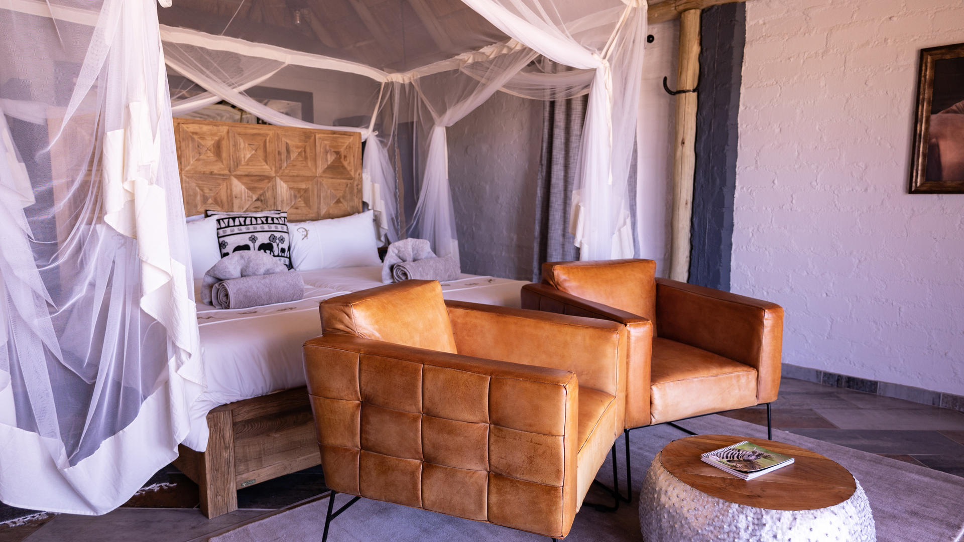 Desert Homestead Lodge — chalet interior