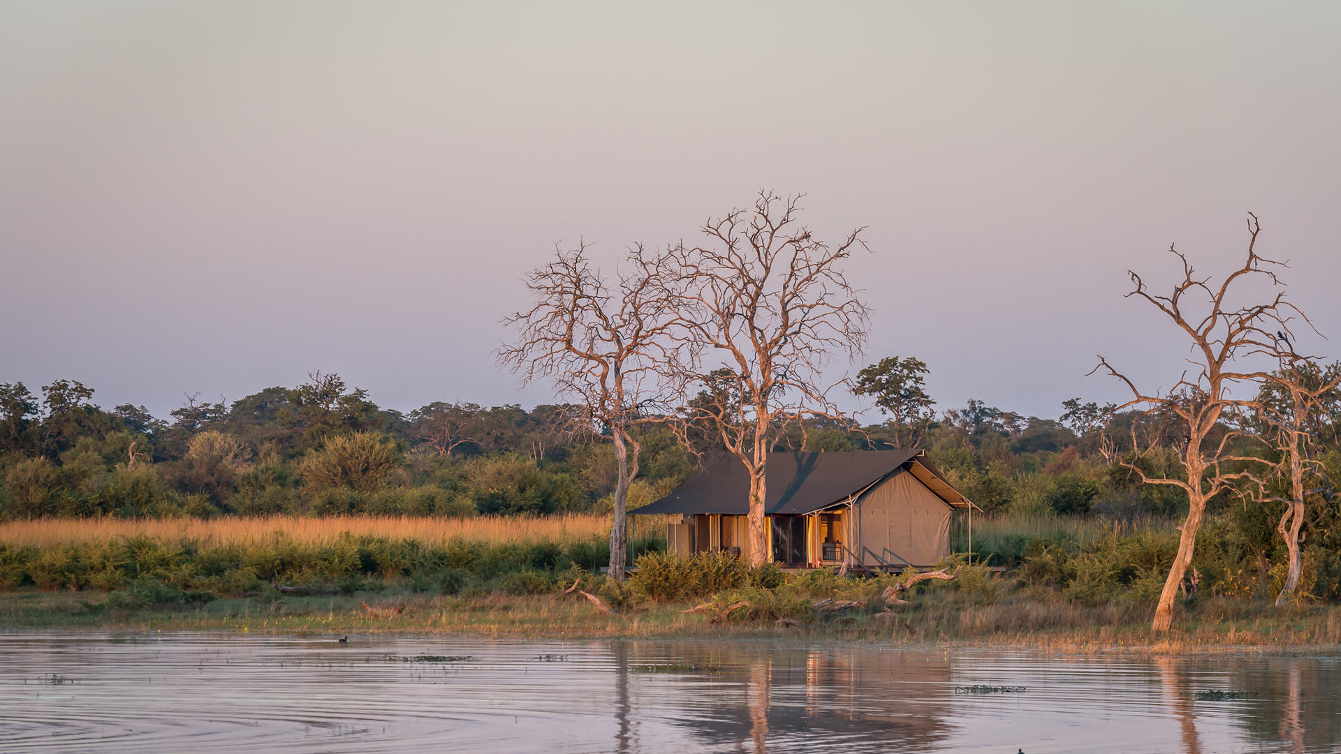 Nogatsaa Pans Chobe Lodge