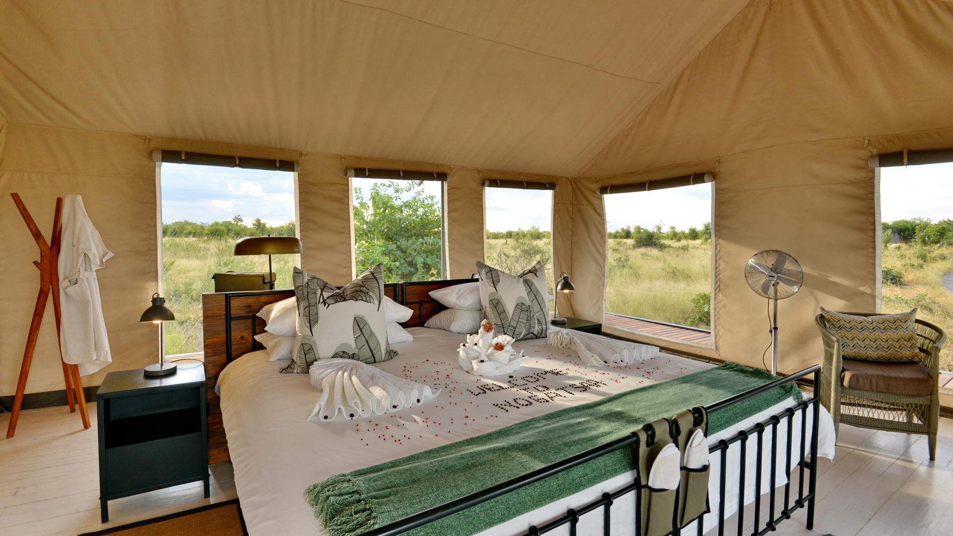 Nogatsaa Pans Chobe Lodge