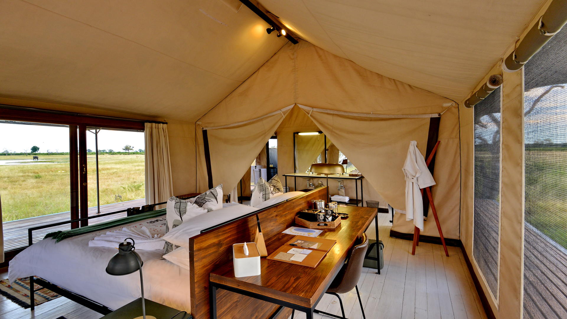 Nogatsaa Pans Chobe Lodge