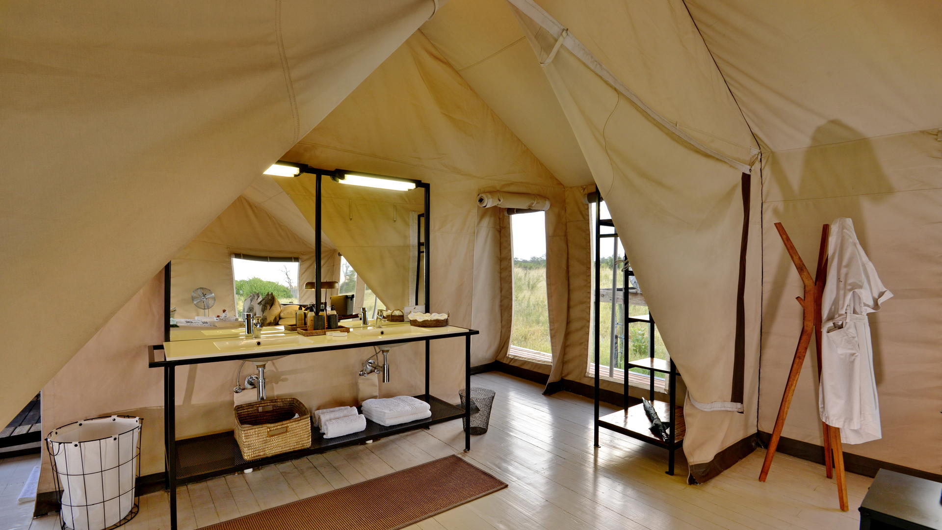 Nogatsaa Pans Chobe Lodge