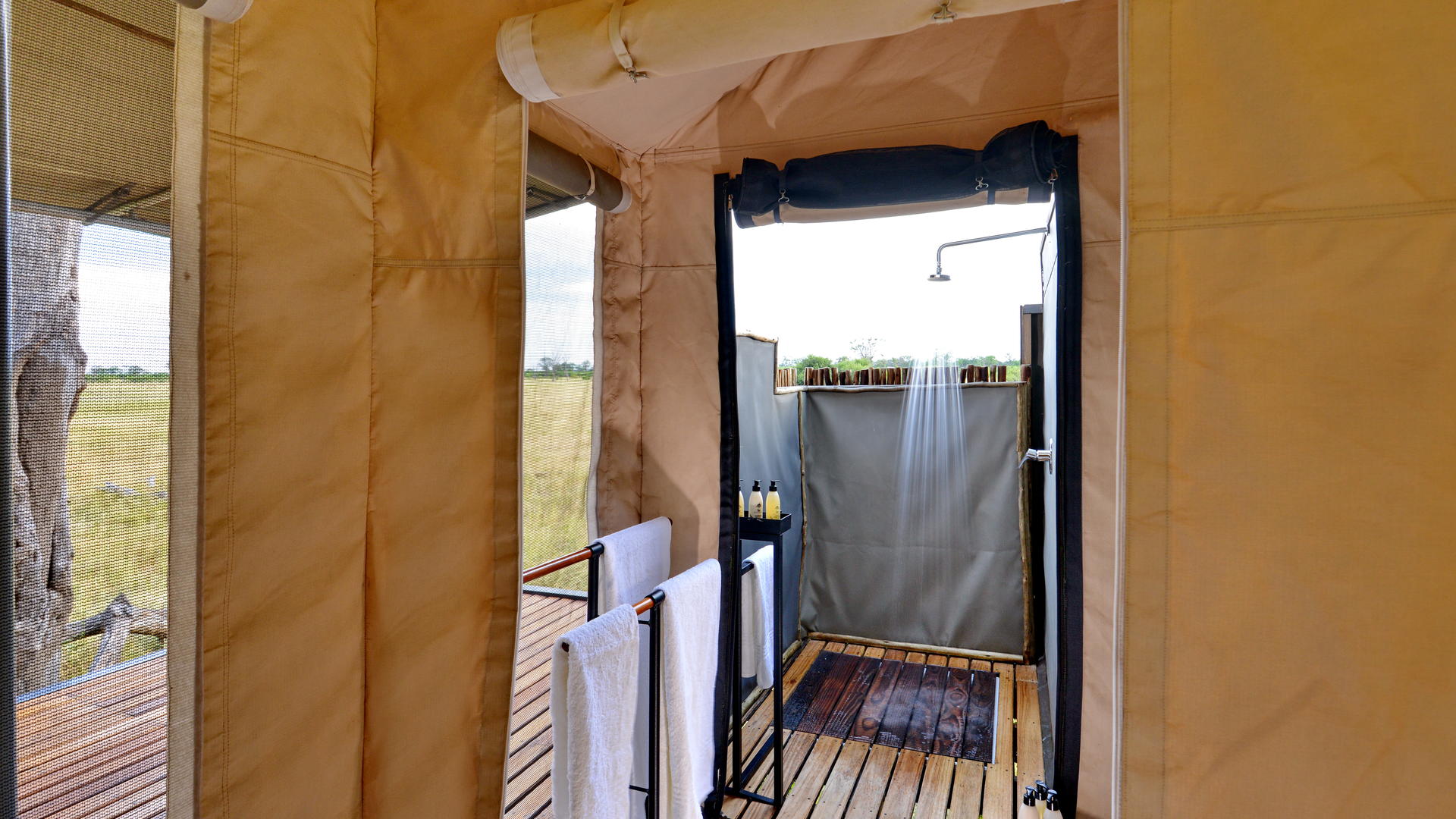 Nogatsaa Pans Chobe Lodge