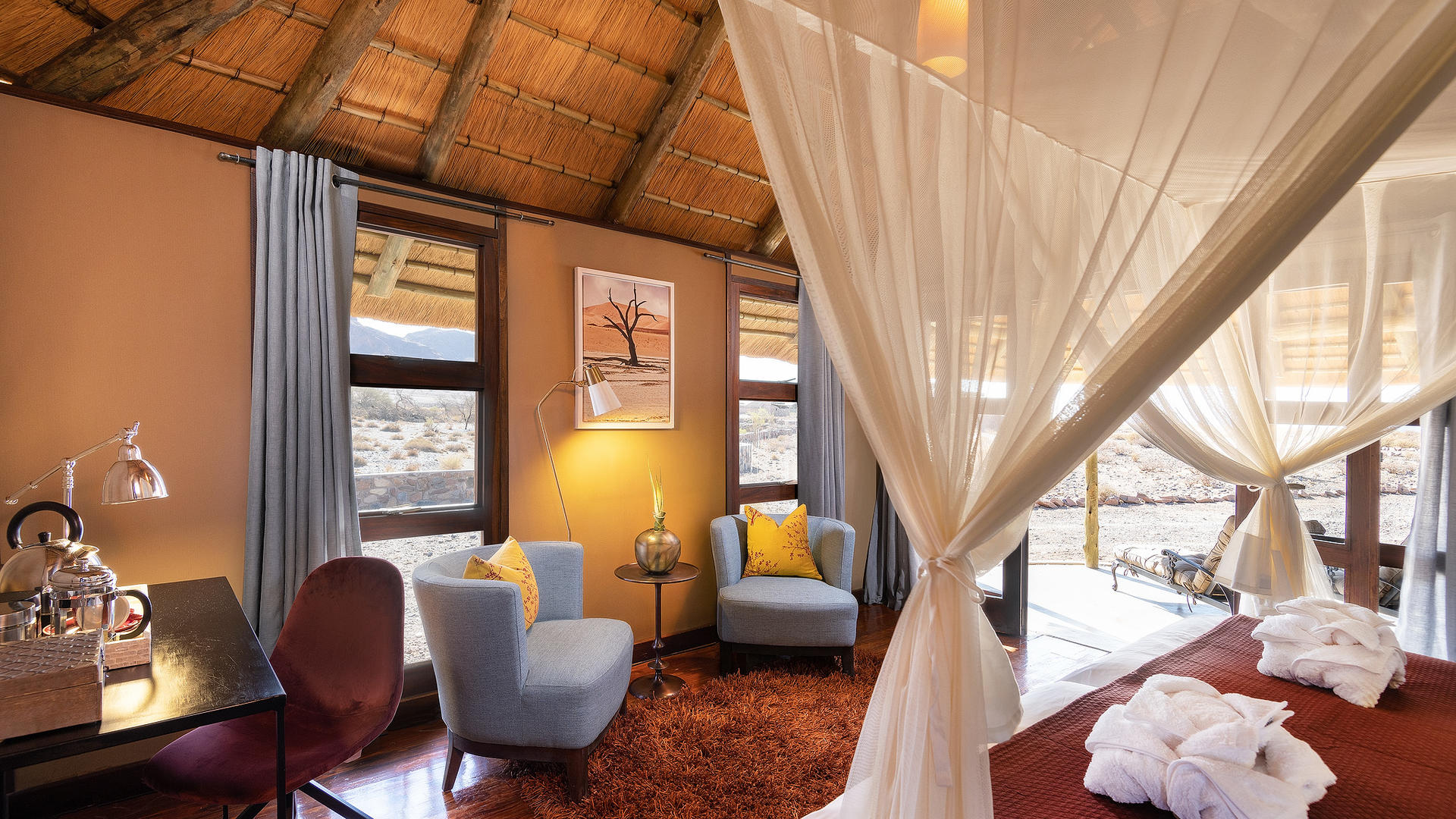 Hoodia Desert Lodge — riverside grounds