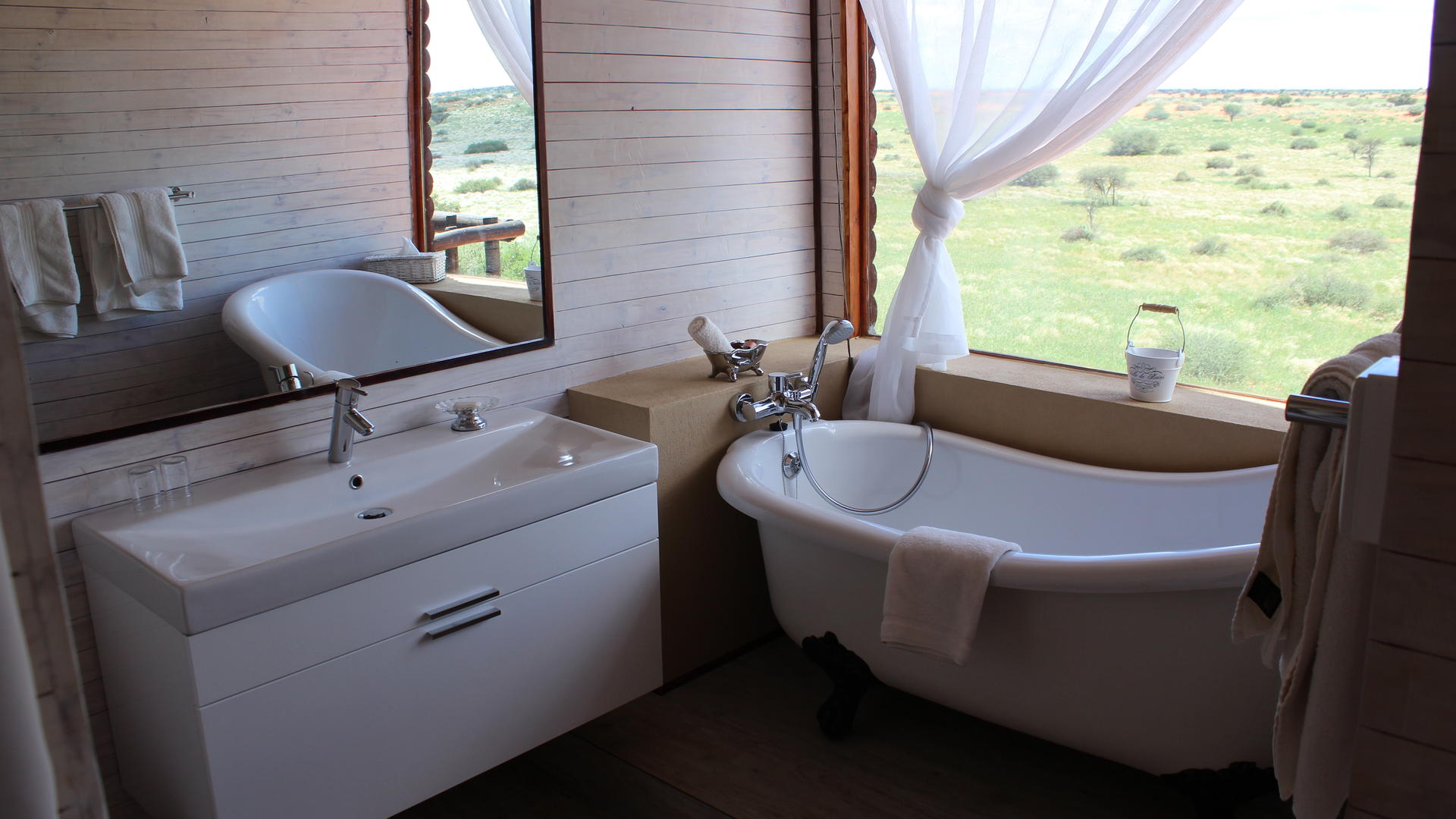 Bagatelle Kalahari Game Ranch — Suite