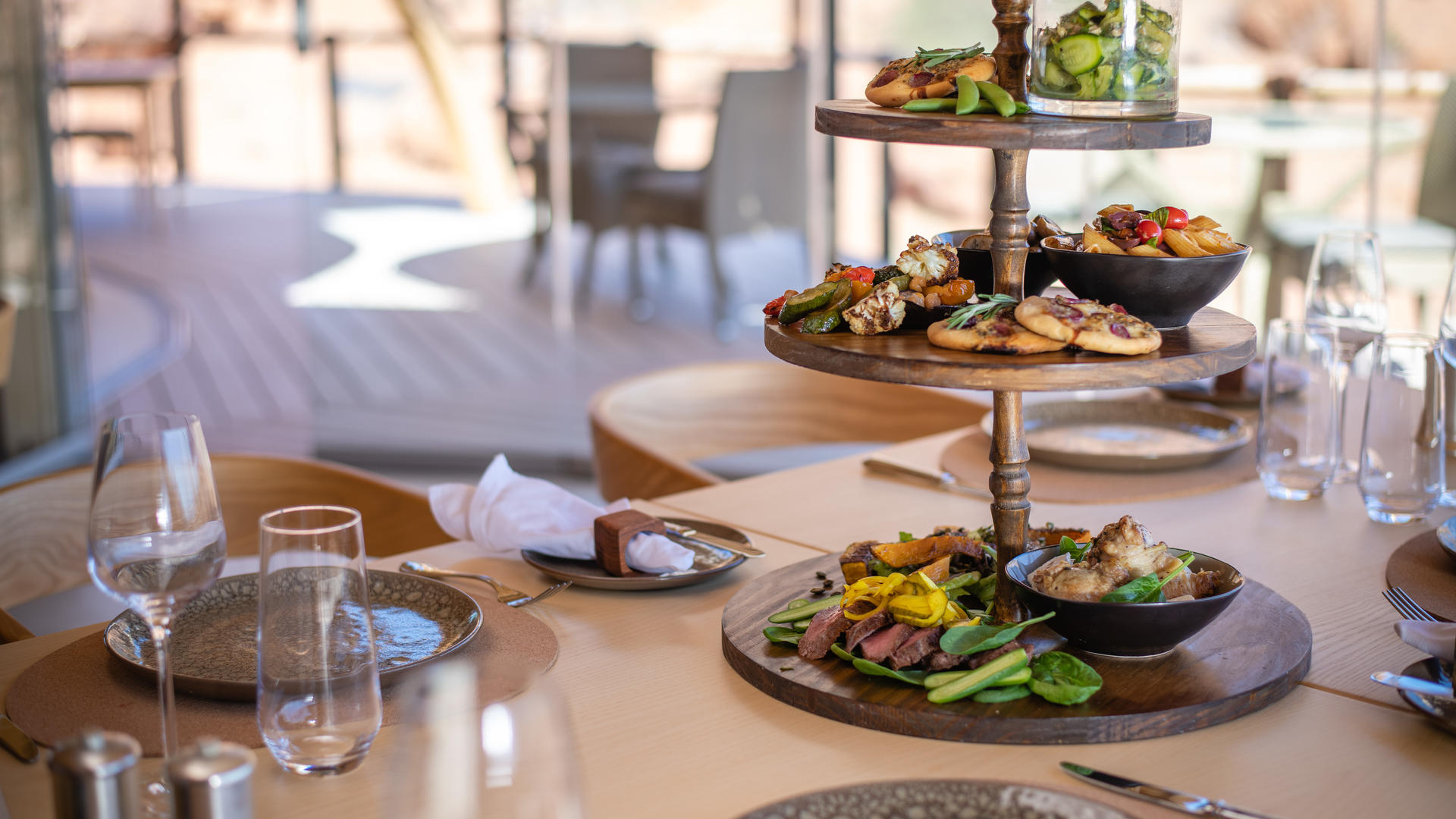 Onduli Ridge — lunch on the deck