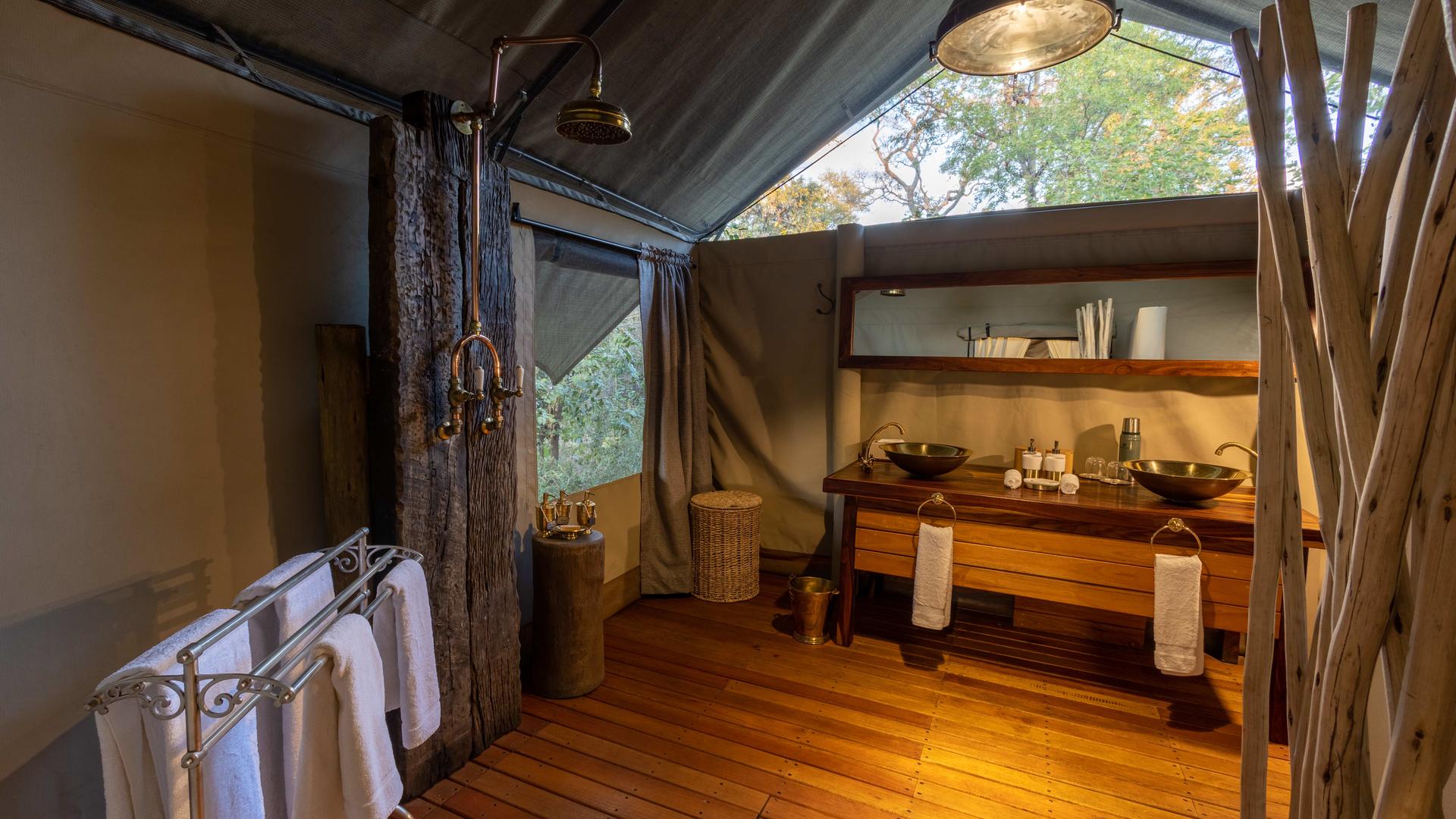 Selinda Explorers Camp