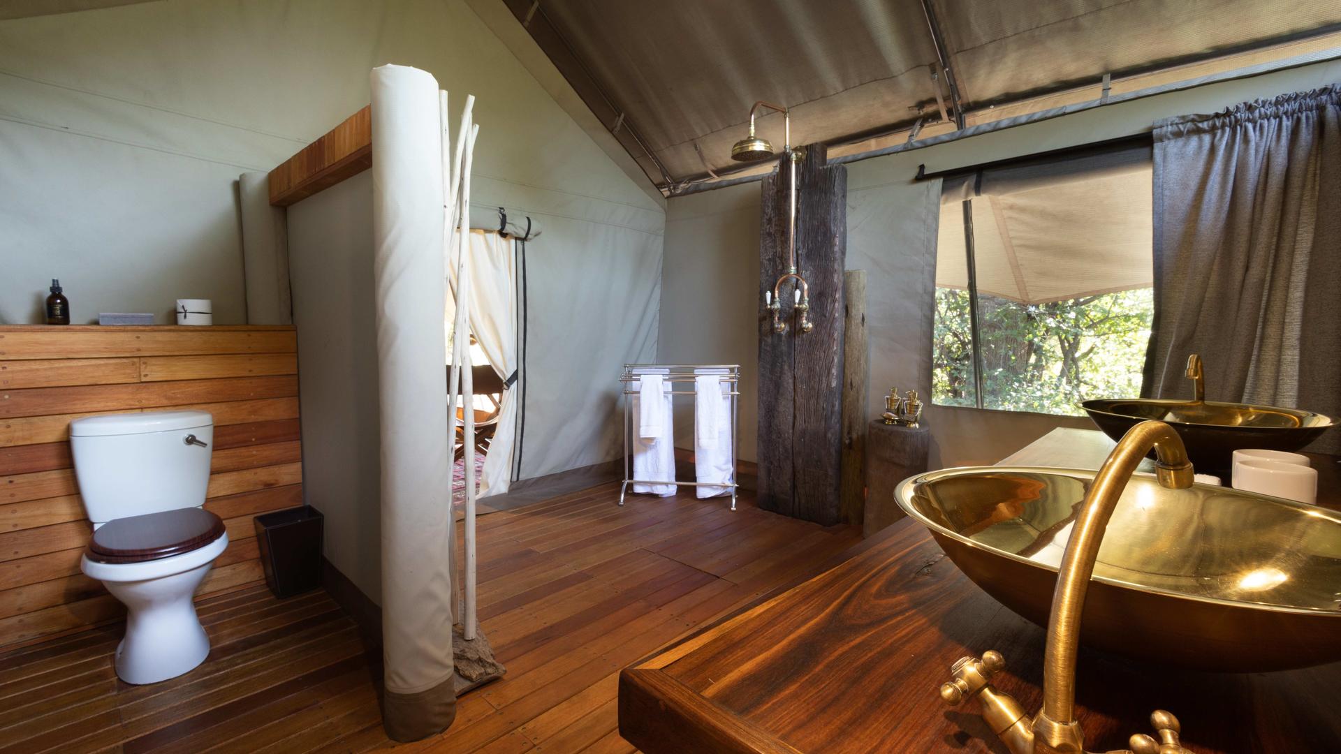 Selinda Explorers Camp