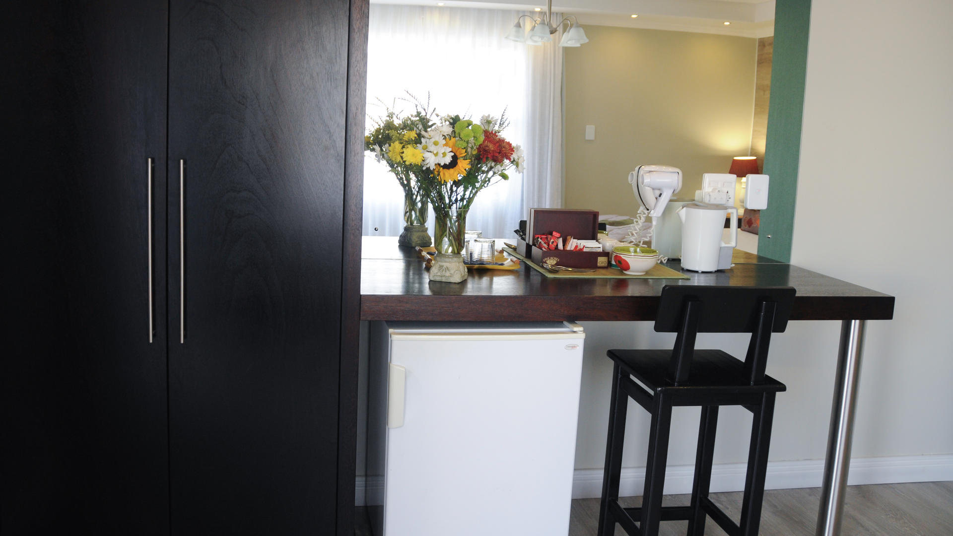 Sea Breeze Guesthouse — Emerald