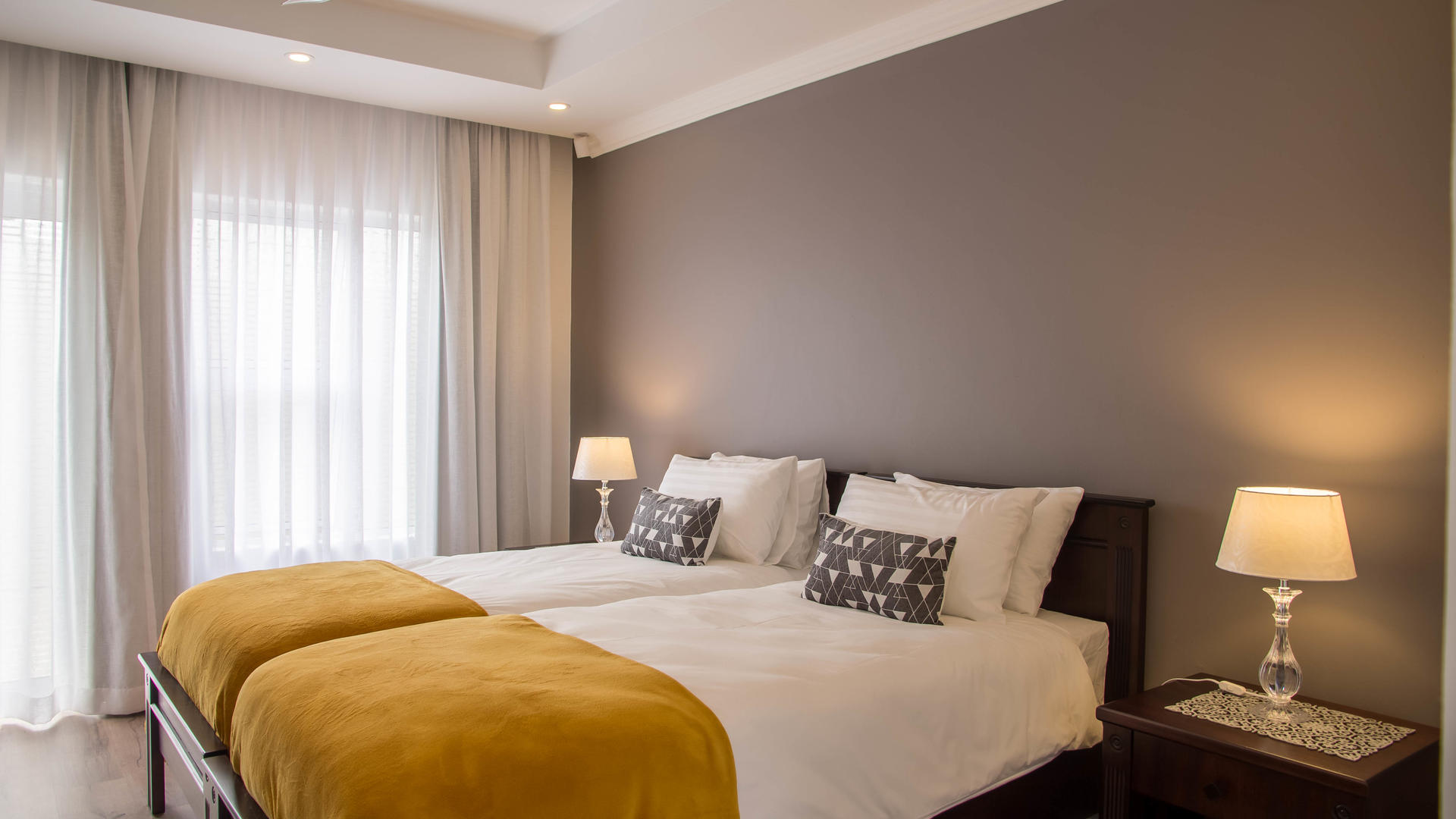 Sea Breeze Guesthouse — Smaragd