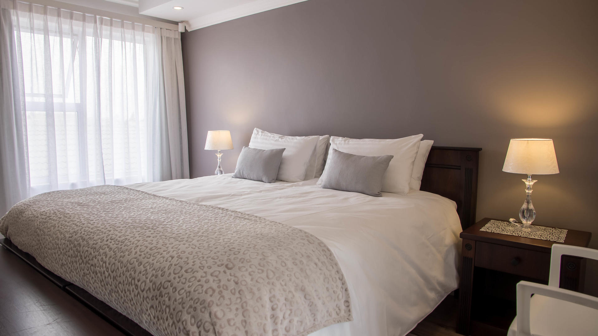 Sea Breeze Guesthouse — Daimond