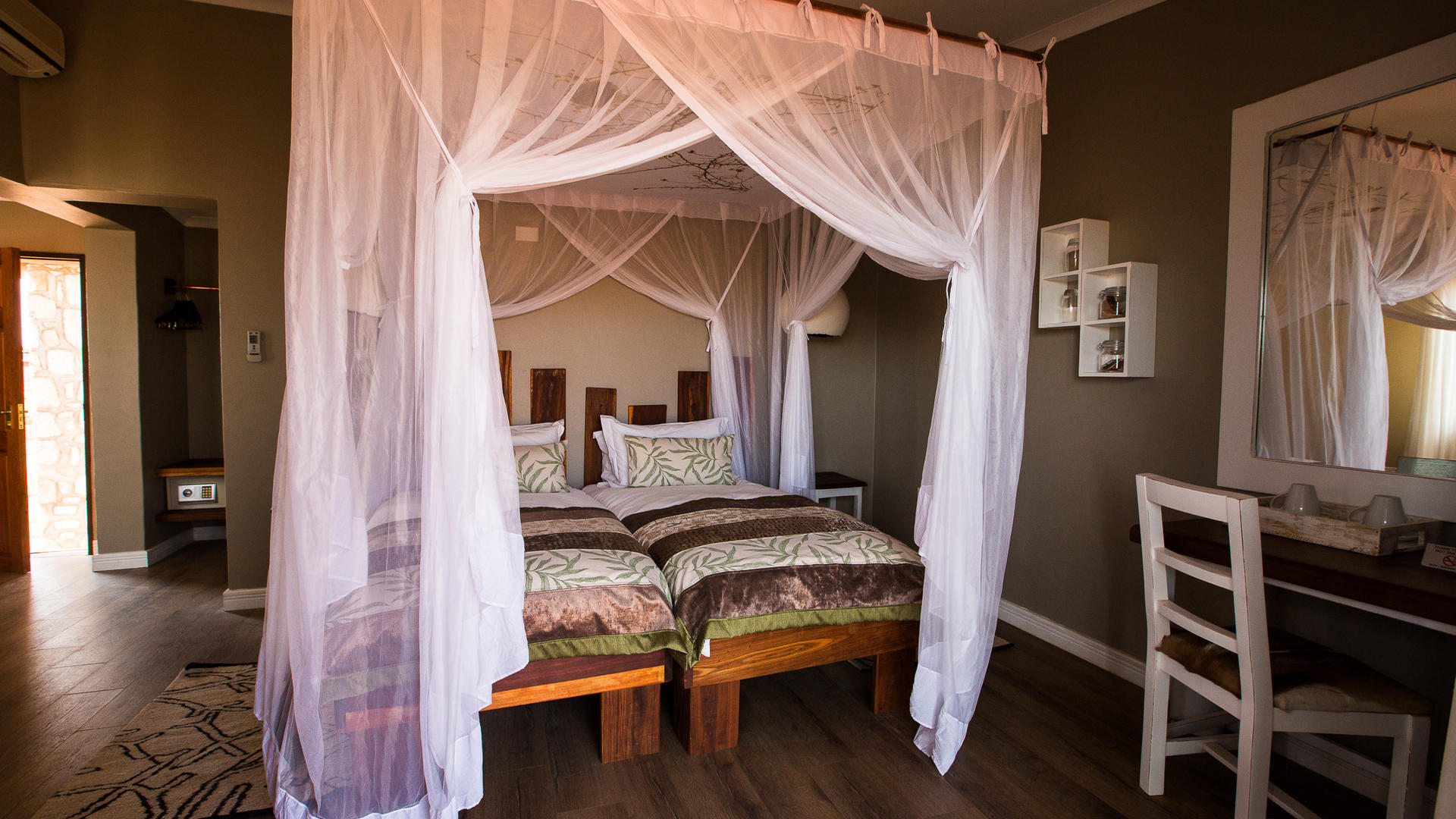 Kalahari Anib Lodge — view 2