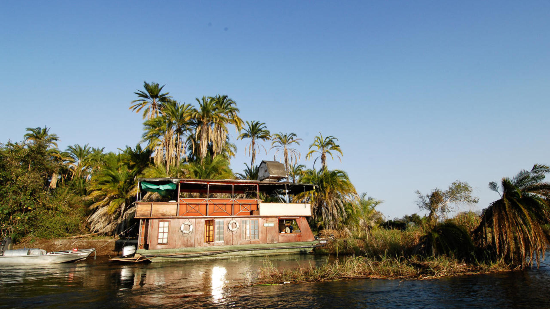 Kubu Queen Houseboat
