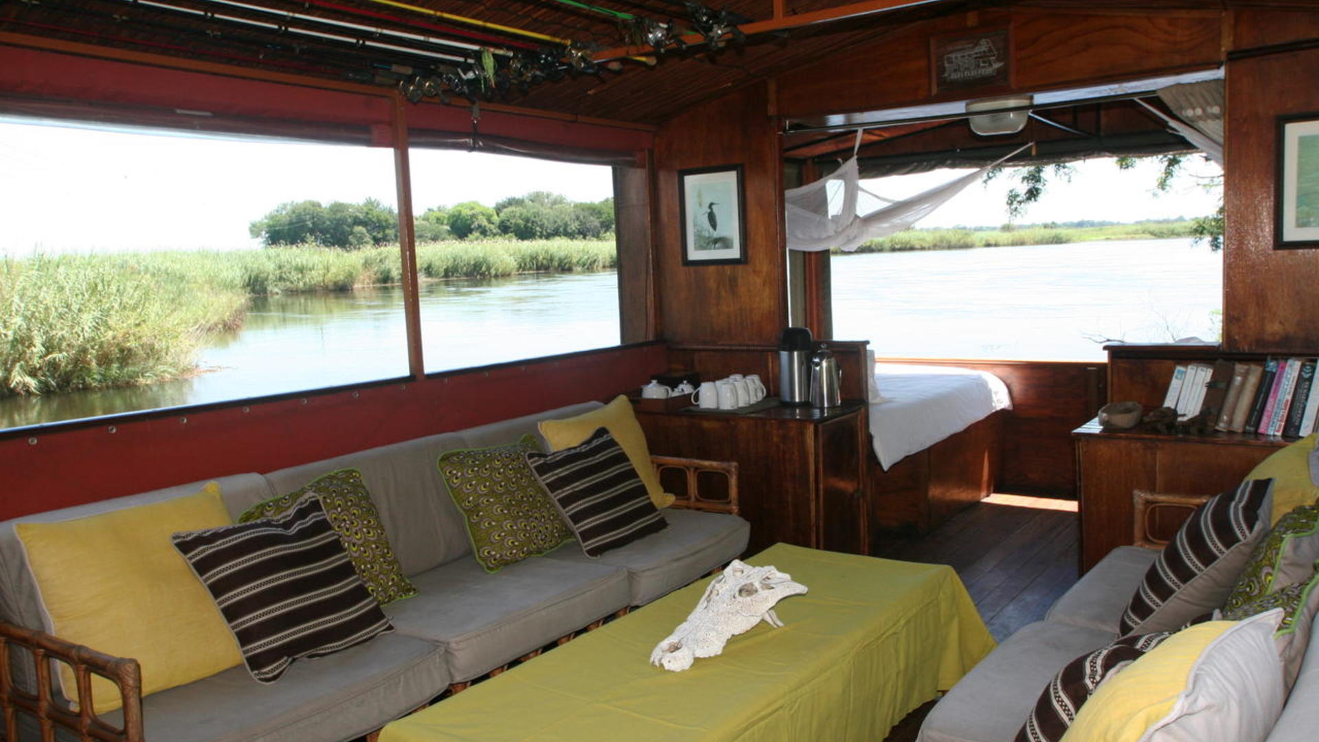 Kubu Queen Houseboat