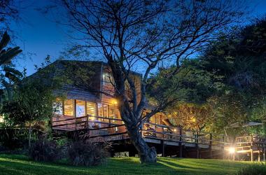 Botswana & Zimbabwe - 5-day Rustic Chobe & Victoria Falls Safari - Private accommodated