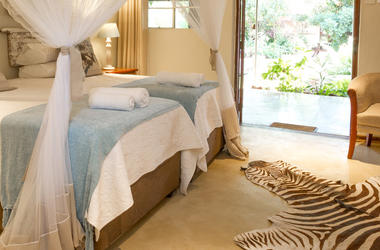 Zimbabwe - 6-day Low-key Victoria Falls & Hwange Safari - Private accommodated