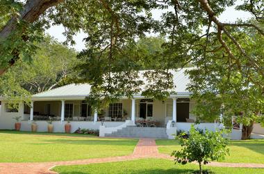 Zimbabwe - 6-day Classic Victoria Falls & Hwange Safari - Private accommodated